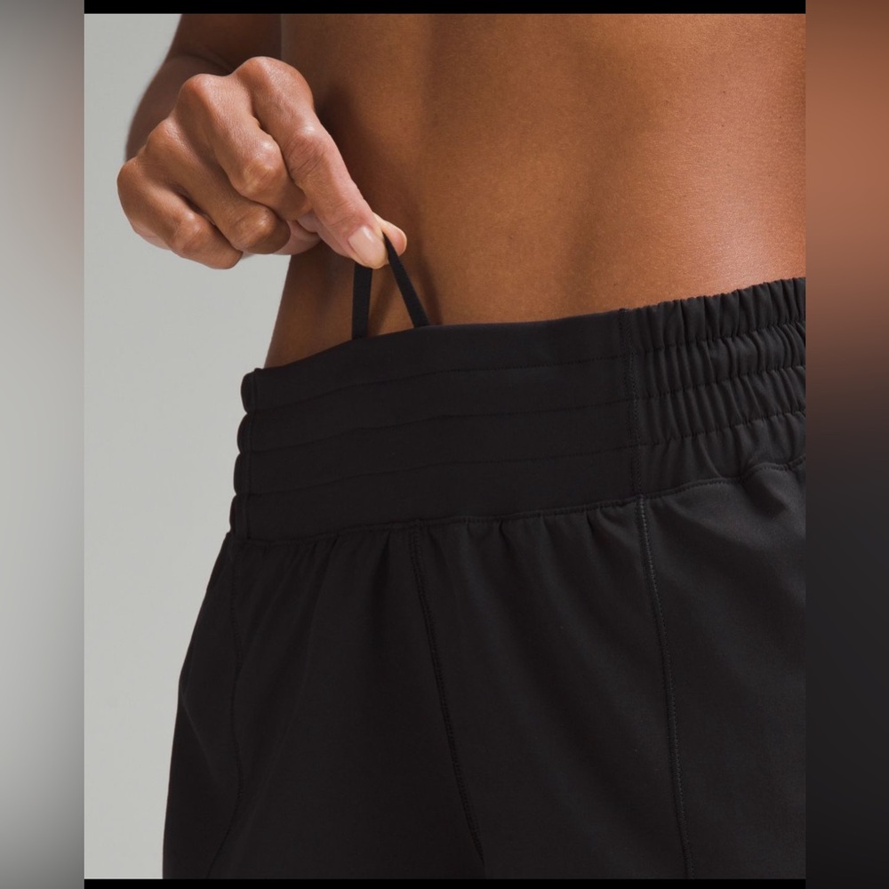 LULULEMON NWT. Hotty Hot High-Rise LinedShort 2.5" | Women's Short - Picture 3 of 5